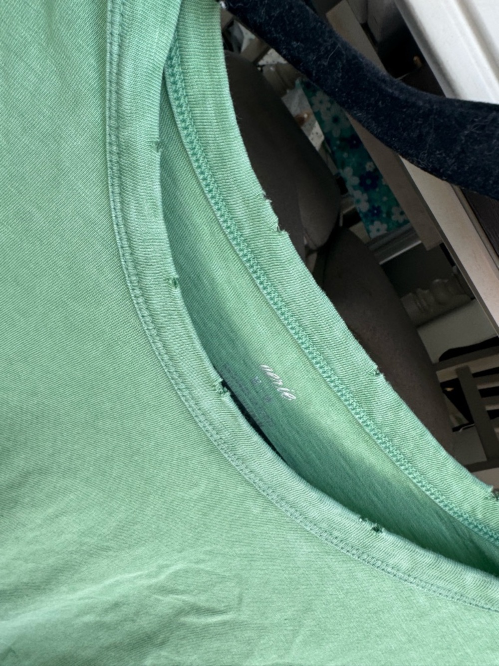 Aerie Distressed Casual Scoop Neck Women's Top - Picture 3 of 4